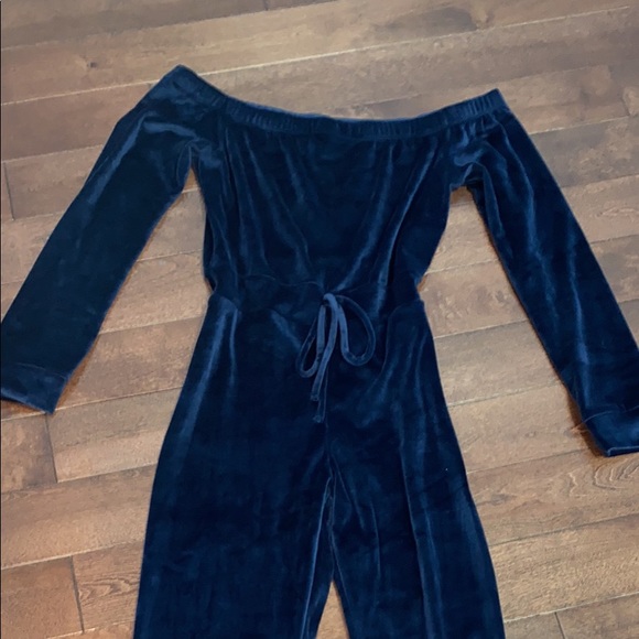 🔴SoldFashionNova velour jumpsuit - Picture 4 of 7